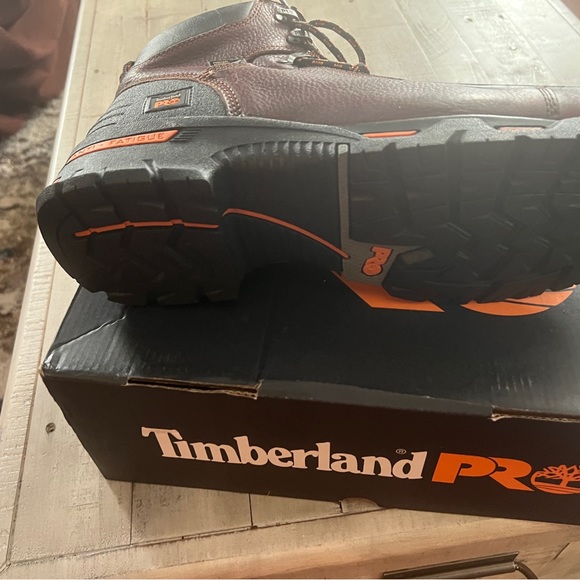 Men’s size 13 work boots, never worn, smoke free home - Picture 3 of 6